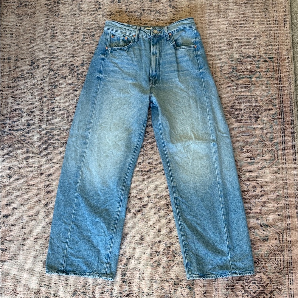 MOTHER barrel jeans in Light Blue Wash